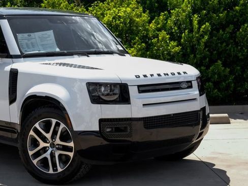 Used 2025 Land Rover Defender 110 V8 AWD/4WD image 9