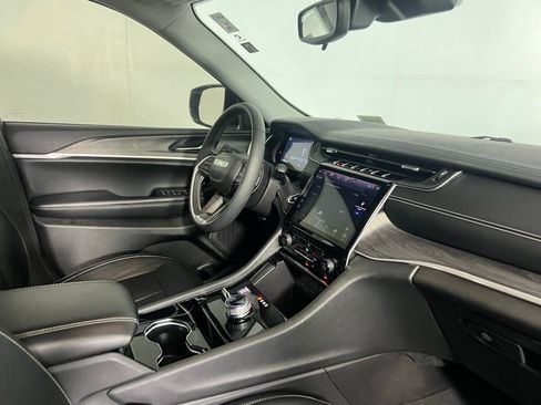 Used 2023 Jeep Grand Cherokee Limited w/ Black Appearance Package image 30