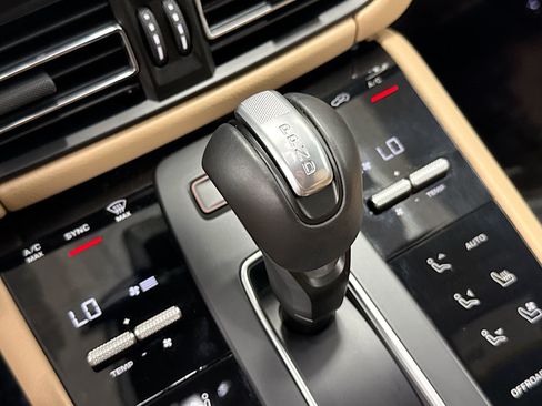 Certified 2026 Porsche Macan AWD/4WD image 28