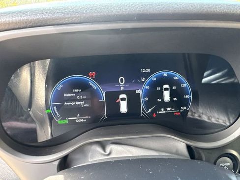 Used 2025 Toyota Sienna Platinum image 33