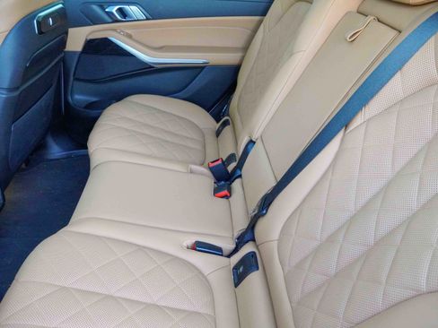 Used 2025 BMW X7 xDrive40i w/ M Sport Package image 38