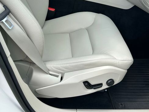 Used 2023 Volvo XC60 B5 Plus image 40