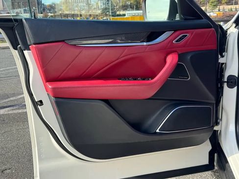 Used 2019 Maserati Levante GranLusso image 7