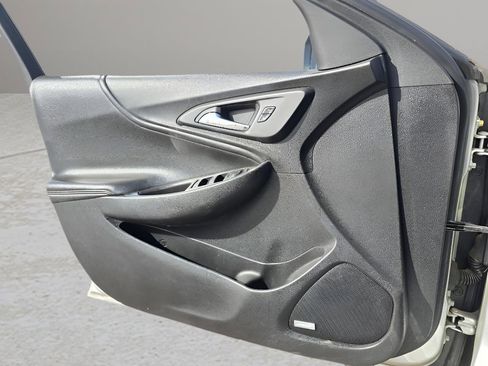 Used 2017 Chevrolet Malibu LT w/ Leather Package image 15