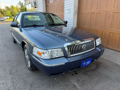 Used 2007 Mercury Grand Marquis GS RWD image 1