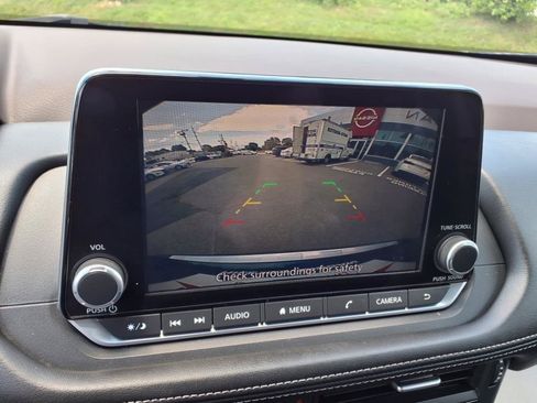 Used 2023 Nissan Rogue SV AWD/4WD image 25