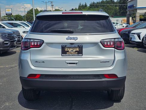 Used 2024 Jeep Compass Latitude AWD/4WD image 4