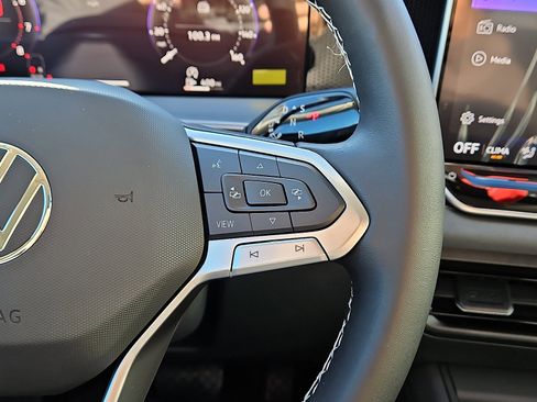 New 2026 Volkswagen Tiguan SE image 18