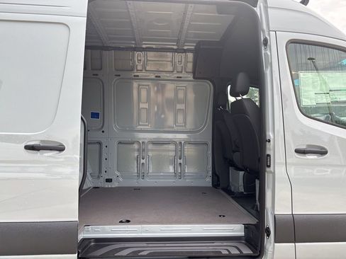 Used 2025 Mercedes-Benz Sprinter 2500 image 37