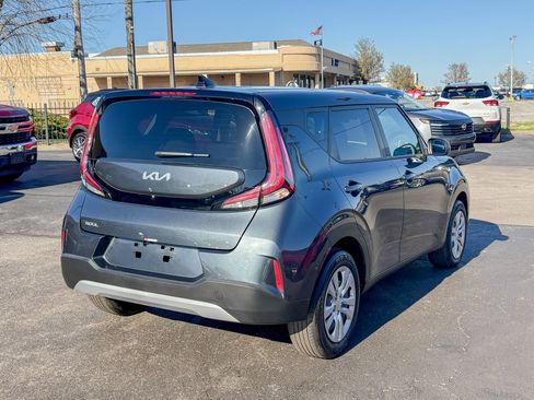 Used 2025 Kia Soul LX image 4