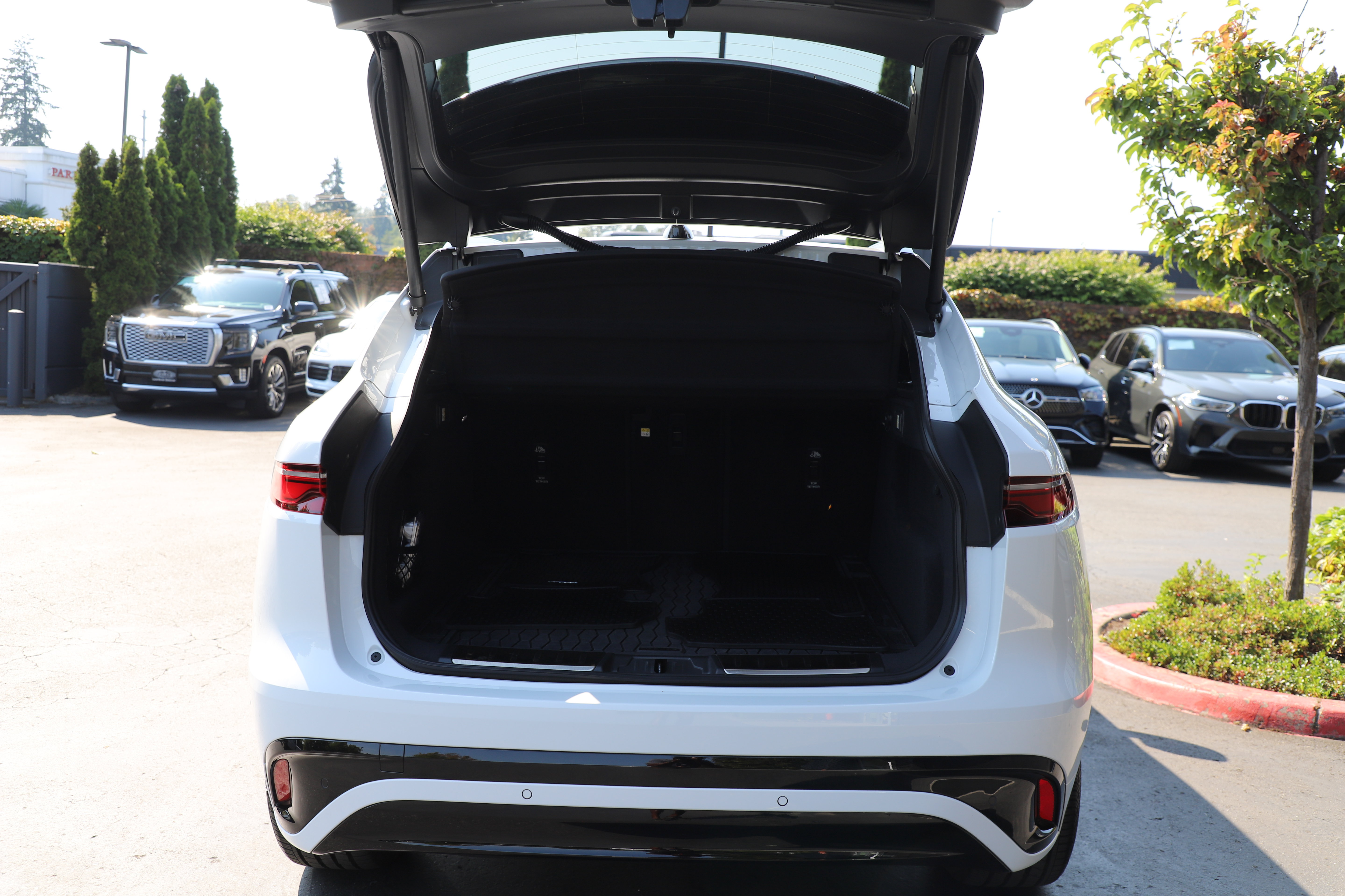 Certified 2025 Jaguar F-PACE R-Dynamic S AWD/4WD image 13