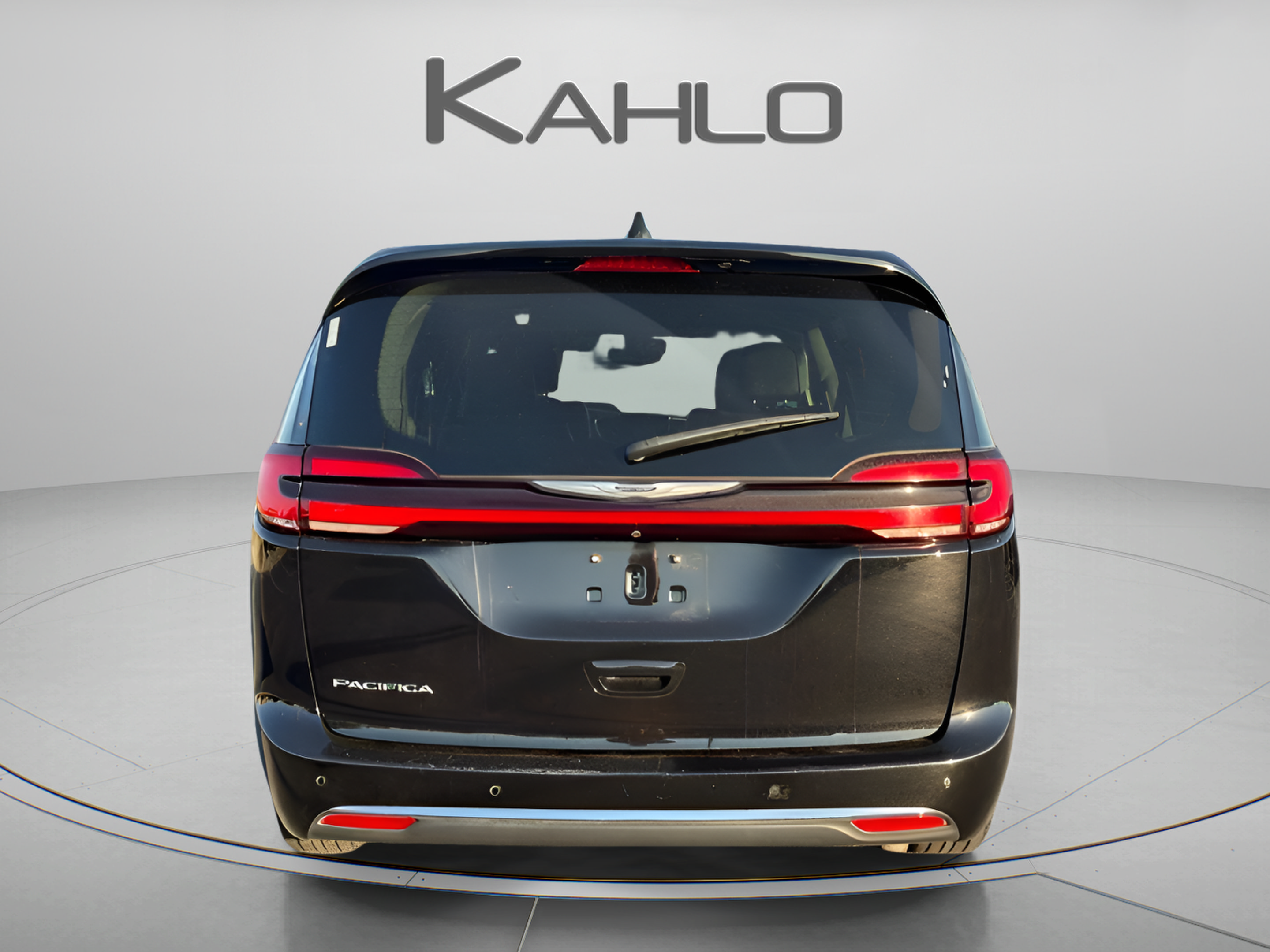 Used 2024 Chrysler Pacifica Touring-L FWD image 3