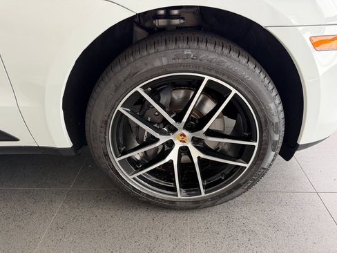 Certified 2026 Porsche Macan AWD/4WD image 13