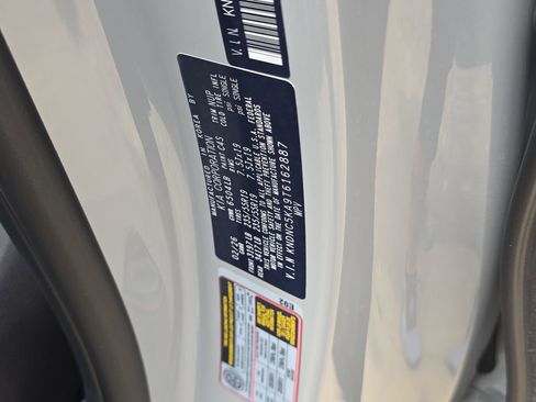 New 2026 Kia Carnival EX FWD image 35