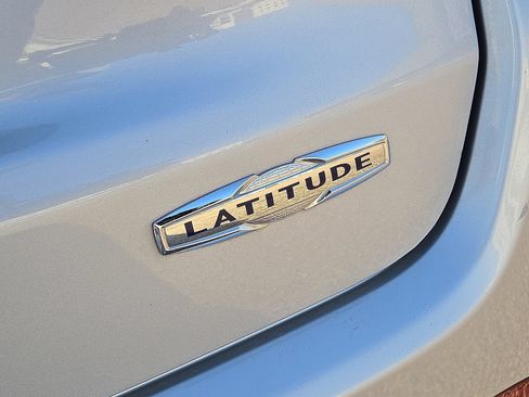 Used 2024 Jeep Compass Latitude AWD/4WD image 14