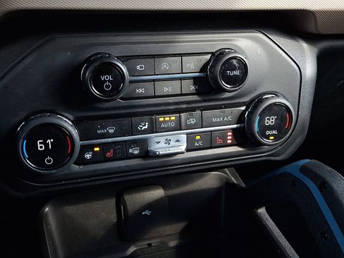 Used 2023 Ford Bronco Wildtrak image 15