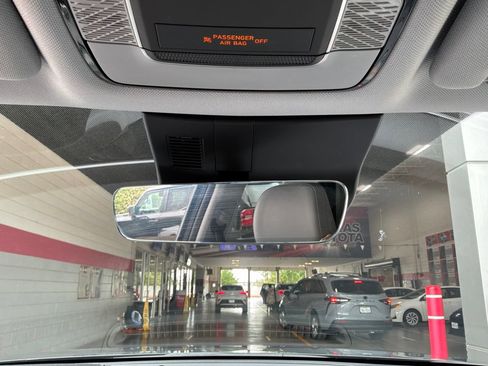 Used 2025 Hyundai Palisade SEL FWD image 18