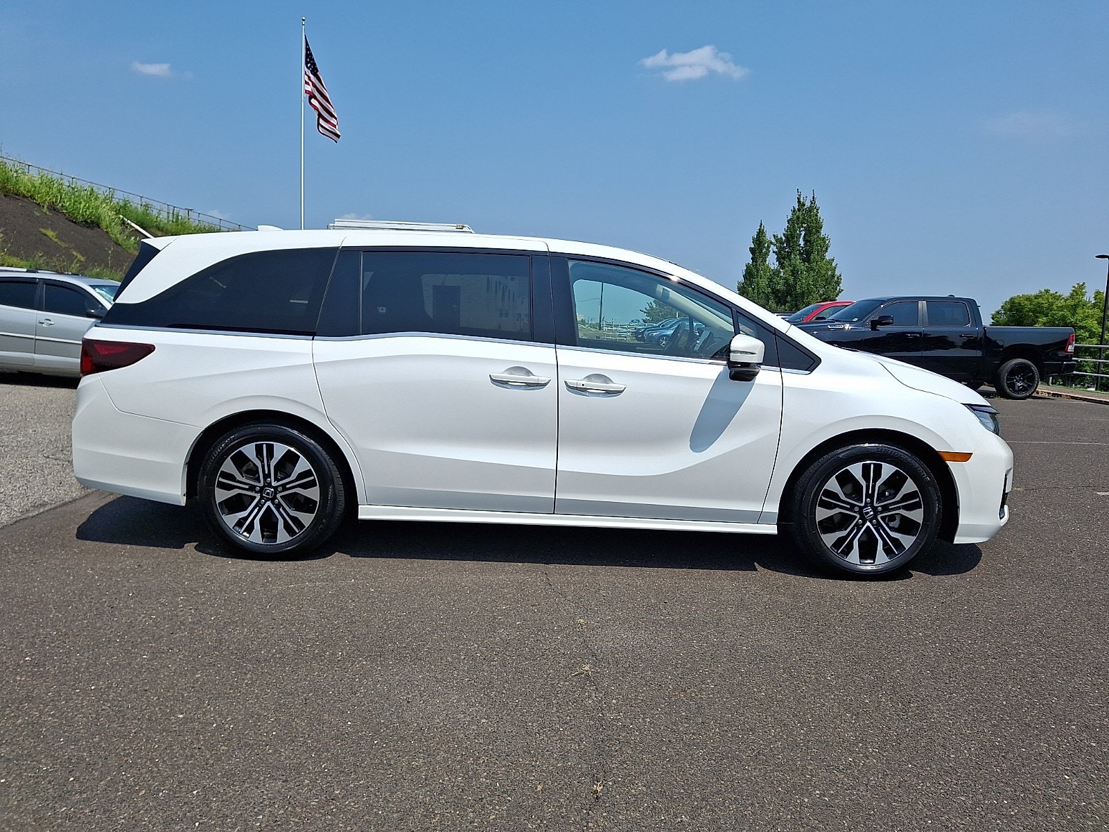Used 2025 Honda Odyssey Elite image 7