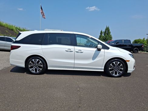 Used 2025 Honda Odyssey Elite image 7