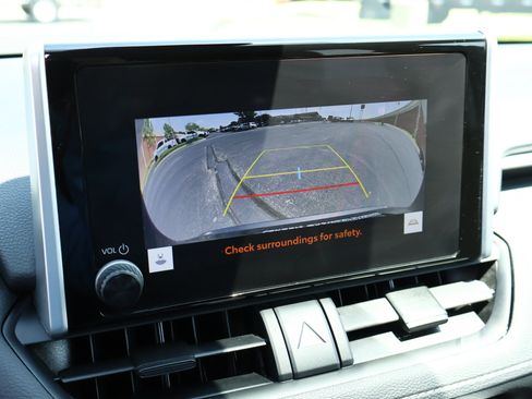 Used 2025 Toyota RAV4 XLE AWD/4WD image 5