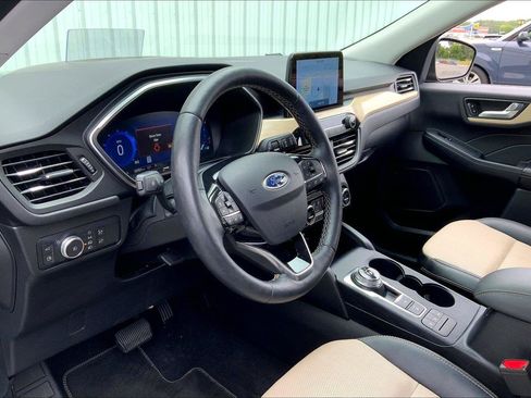 Used 2021 Ford Escape Titanium w/ Titanium Elite Package AWD/4WD image 13