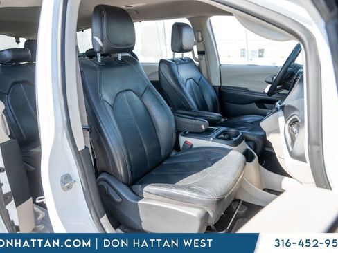 Used 2022 Chrysler Pacifica Touring-L FWD image 28
