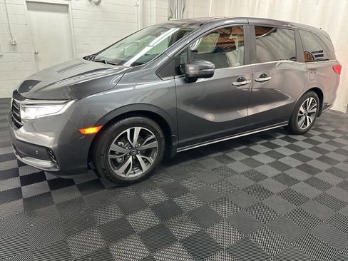 Used 2024 Honda Odyssey Touring image 2