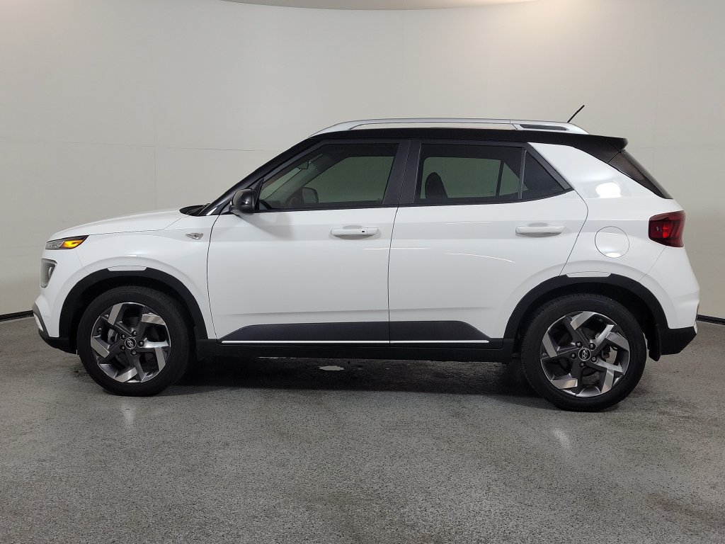 Used 2025 Hyundai Venue Limited FWD image 4