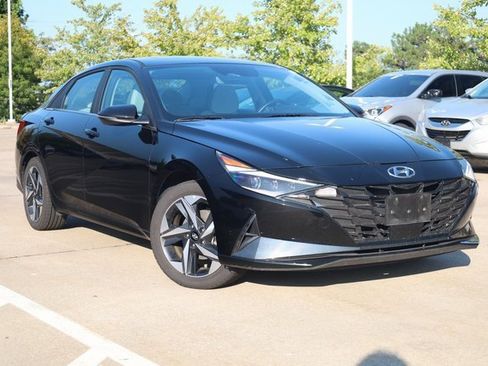 Used 2023 Hyundai Elantra Limited image 2