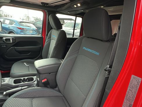 Used 2025 Jeep Wrangler Unlimited Rubicon 4xe image 16