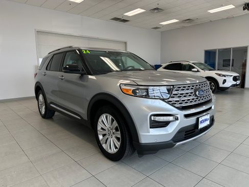 Used 2024 Ford Explorer Limited w/ Limited Technology Package AWD/4WD image 4