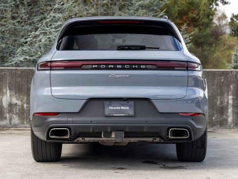 Certified 2026 Porsche Cayenne AWD/4WD image 10