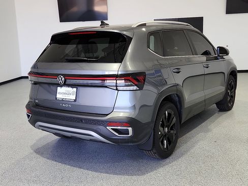 New 2026 Volkswagen Taos SE FWD image 3