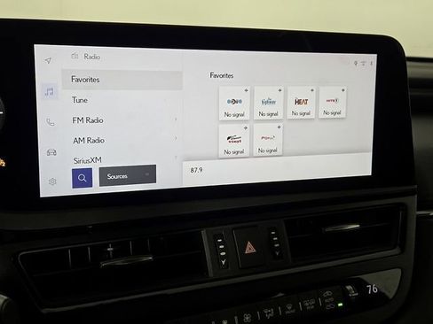 Used 2025 Lexus ES 300h 300h image 21