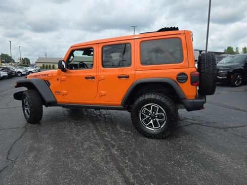 Used 2025 Jeep Wrangler Unlimited Rubicon w/ Convenience Group AWD/4WD image 4