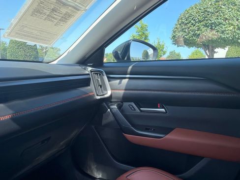 Used 2025 MAZDA CX-50 Meridian Edition w/ Apex Package AWD/4WD image 33