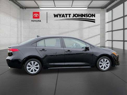 Used 2024 Toyota Corolla LE FWD image 6