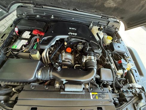 Used 2018 Jeep Wrangler Unlimited Sport S image 44