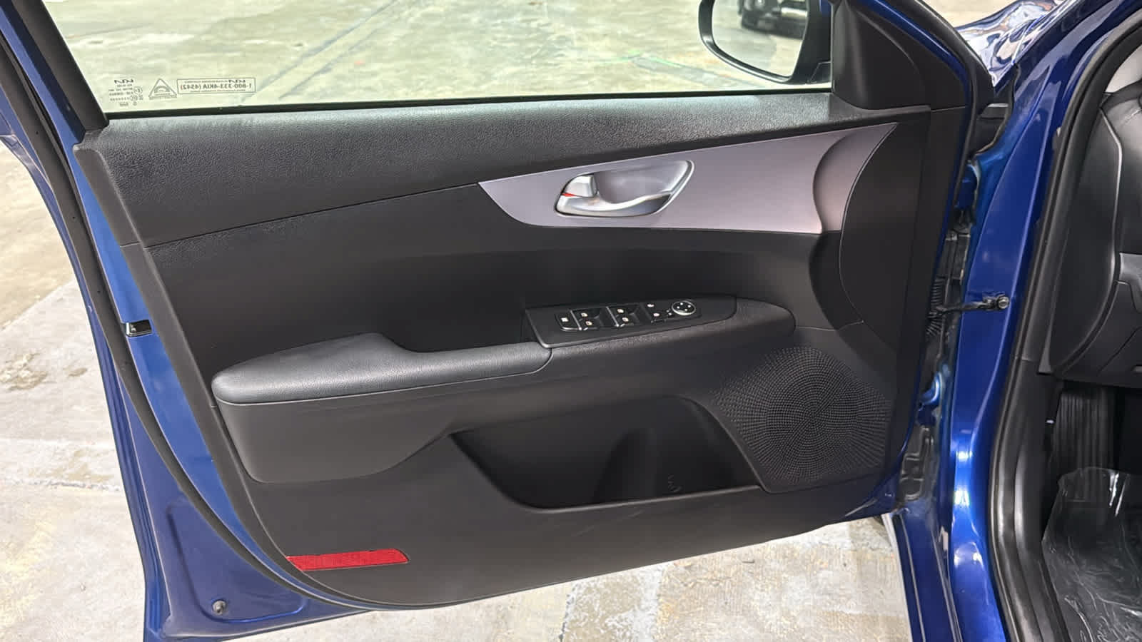 Used 2024 Kia Forte LXS FWD image 9