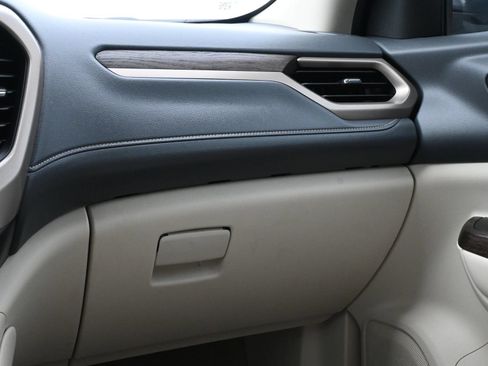 Used 2023 GMC Acadia Denali AWD/4WD image 9