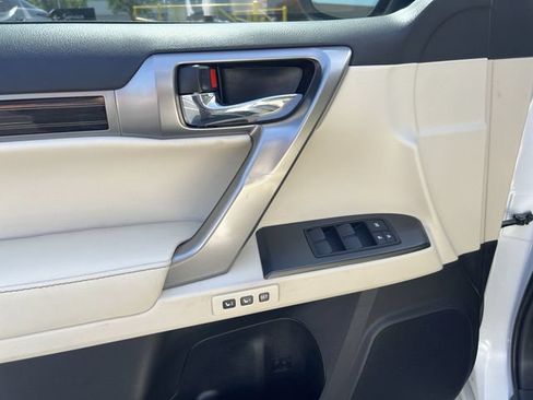 Used 2023 Lexus GX 460 Premium w/ Accessory Package AWD/4WD image 11