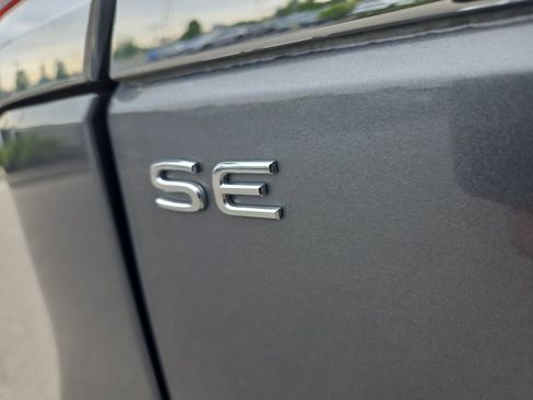 Used 2022 Volkswagen Atlas SE w/ Panoramic Sunroof Package AWD/4WD image 13