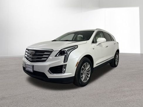 Used 2018 Cadillac XT5 Luxury w/ Driver Awareness Package AWD/4WD image 2