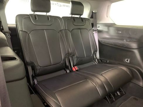 Used 2023 Jeep Grand Cherokee L Limited w/ Black Appearance Package image 28