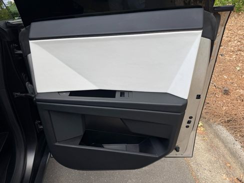 Used 2024 Tesla Cybertruck AWD Crew Cab image 50