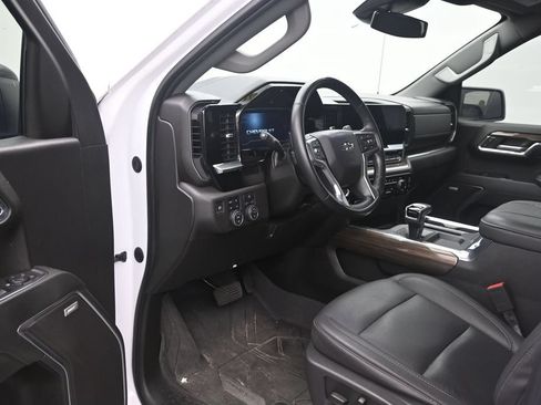 Used 2024 Chevrolet Silverado 1500 RST w/ Redline Edition AWD/4WD image 10