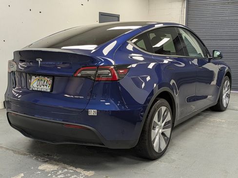 Used 2023 Tesla Model Y AWD image 4