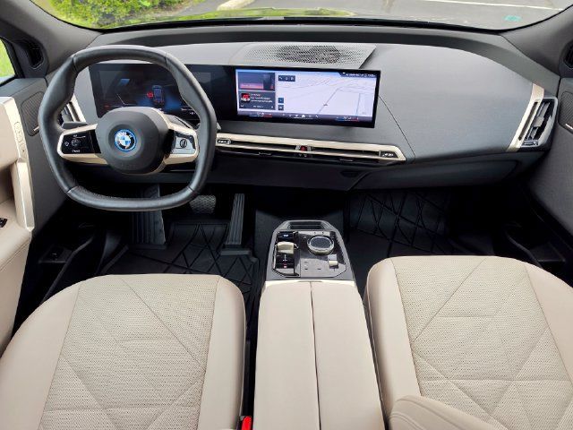 Used 2024 BMW iX xDrive50 w/ Premium Package AWD/4WD image 2