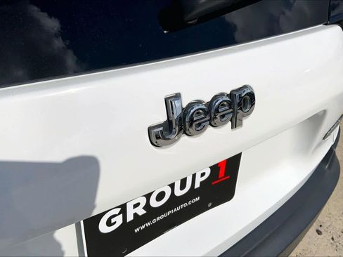 Used 2021 Jeep Cherokee Latitude Plus image 30