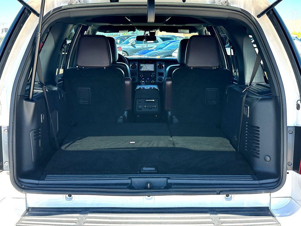 Used 2015 Ford Expedition Platinum RWD image 31